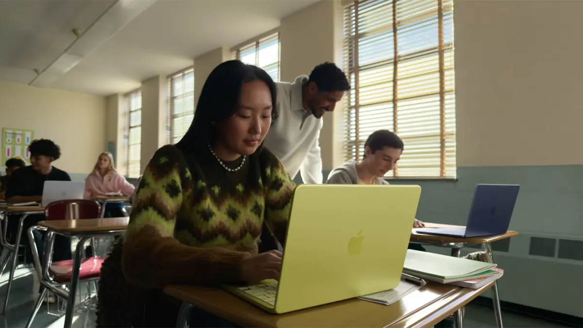 Apple MacBook Neo lifestyle 01