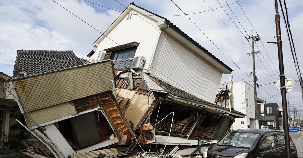 29int japan quake rescue 01 ptmw facebookjumbo.jpg