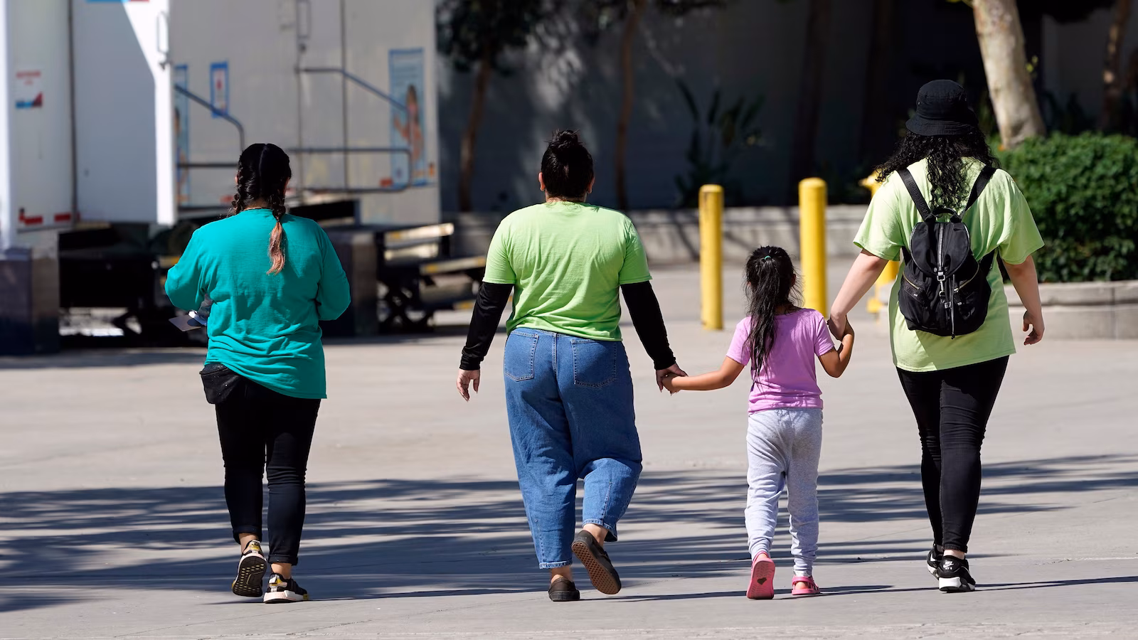 migrant child group 1790571724424 hpmain 16x9.jpg
